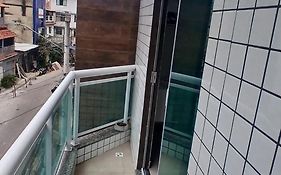 Apt com Varanda 2 qdras Praia Pontal